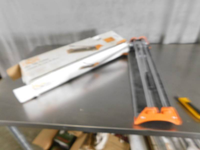lot 3334 image: HDX 20 Tile Cutter