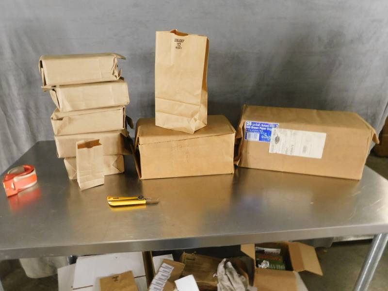 lot 3363 image: Lot of paper Bags