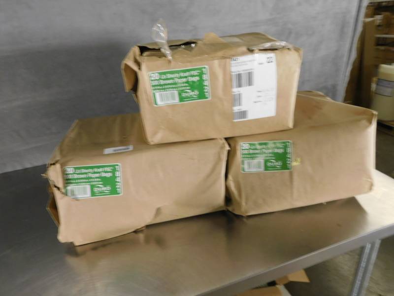 lot 3364 image: Lot of paper Bags