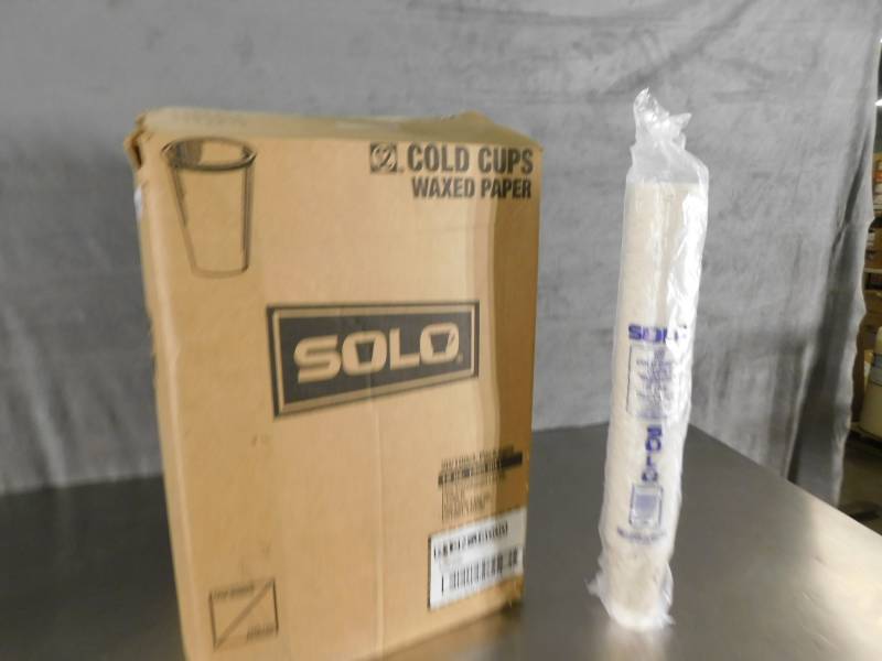 lot 3410 image: Case of Solo 12oz Cold Waxed Paper Cups