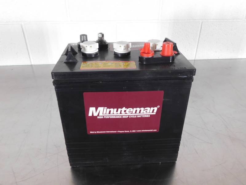 lot 2987 image: Minuteman High Performance Deep Cycle Battery 6volt