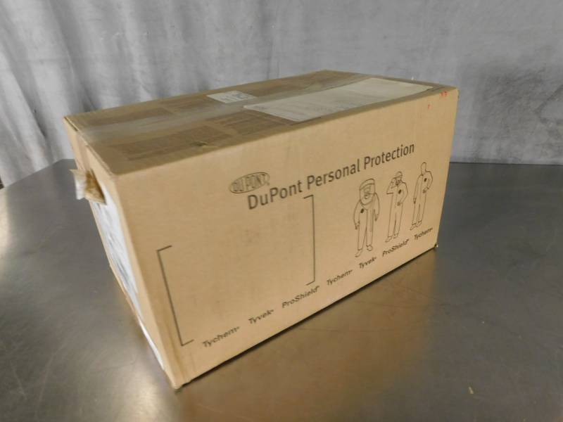 lot 3117 image: Case of DuPont Tyvek Aprons