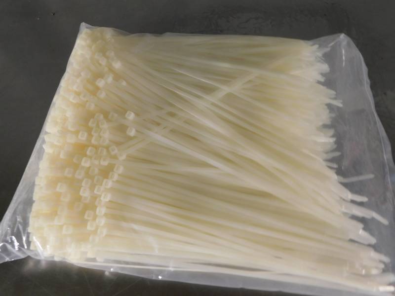 lot 3155 image: Large Bag of Zip Ties