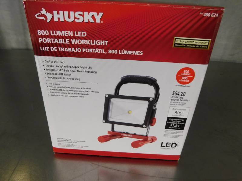 lot 3166 image: Husky 800 Lumen LED Portable Work Light