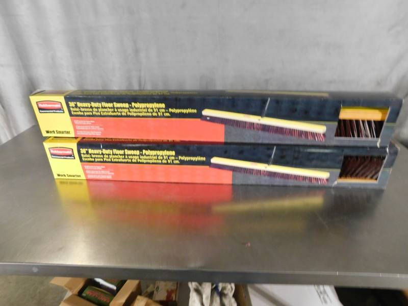 lot 3184 image: Lot of 2 36 Heavy Duty Floor Sweeping Broom Heads