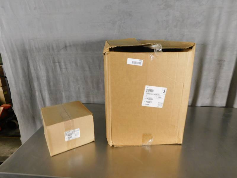 lot 3304 image: Case of Aluminum Oblong 3 Compartment Trays With Lids