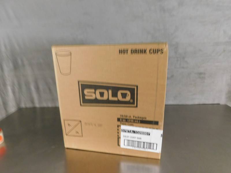 lot 3414 image: Case of Solo 8oz Hot Drink Cups
