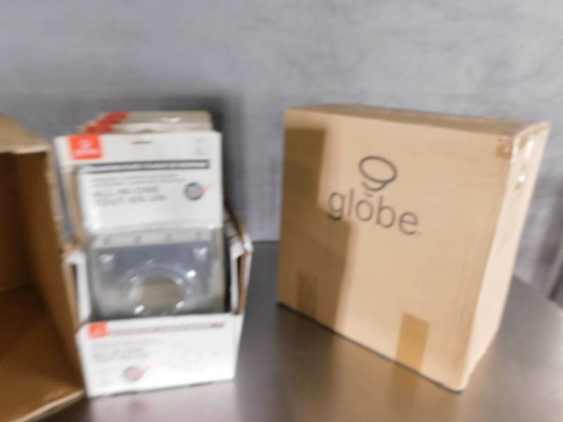 lot 3428 image: Lot of Globe All In One Recessed Light Mounting Plates