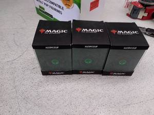 lot 62962 image: 3. Ultra Pro Magic The Gathering Premium Deck Box Alcove Flip