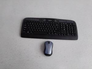 lot 63078 image: Logitech wireless keyboard and mouse
