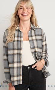 lot 63130 image: Old Navy Cropped Plaid Flannel Boyfriend Shirt for Women