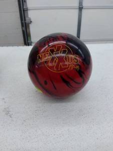 lot 63134 image: Nexxus Bowling Ball. RedBlack. VERY USED. UNKNOWN WEIGHT