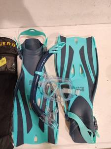 lot 39137 image: U.S. Divers Playa Adult Snorkeling Set - Mask, Fins, Snorkel, and Gear Bag Included - LXL (Blue)