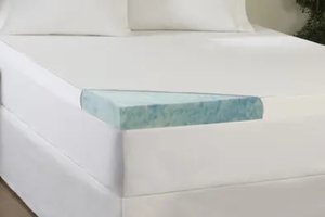 lot 38583 image: Comforpedic Loft from Beautyrest 4-inch Supreme Gel Memory Foam Topper with Cover- Retail$344.99