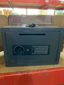 lot 38846 image: Grey Safe With Keys