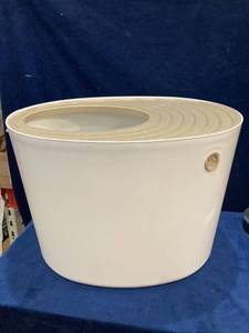 lot 38873 image: 2 PIECE DECORATIVE STYLE LITTER BOX