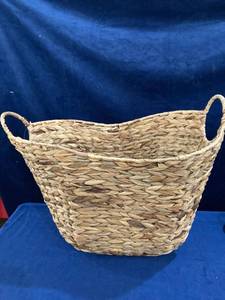 lot 38761 image: WICKER STORAGE BASKET MEDIUM SIZED