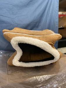 lot 40141 image: Pet Maker Domed Brown Pet Bed