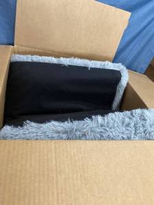 lot 40142 image: XL Grey Plush Pet Bed