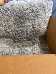 lot 40155 image: Opposy 36�� Grey Plush Pet Bed