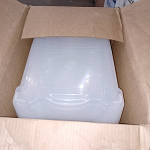 lot 40191 image: 12 CLEAR STORAGE BINS W LIDS