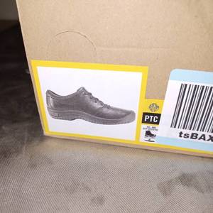 lot 40203 image: KEEN UTILITY FOOTWEAR , BLACK, WOMAN SIZE 8.5