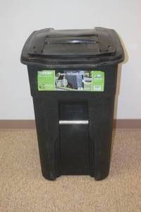 lot 58 image: Toter 48 Gallon Trash Can