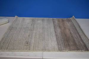 lot 327 image: Rug - 25 x 34