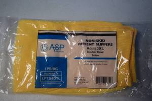 lot 235 image: 100 Pair Non Skid Socks