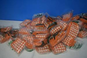 lot 253 image: 40 Pair Non Skid Socks - Adult Large