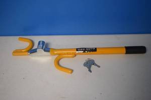lot 289 image: CZC Steering Wheel Lock Anti Theft Device
