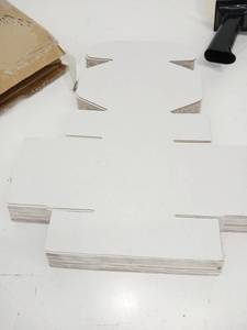 lot 43733 image: RLAVBL Small Shipping Boxes 7x5x2 White Corrugated Cardboard Box, 25 Packs