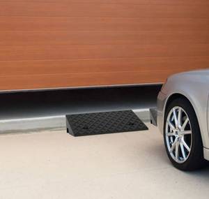 lot 10338 image: hikotor Rubber Driveway Curb Ramps, 5 Heavy Duty Portable Drive Ramps for Sidewalk, Cars, RV, Trucks, Shed Access, Bike, Motorcycle, Dogs,Pets & Threshold Steps 2 Pack
