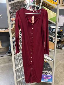 lot 39900 image: Momoo Long Sleeve Dress Maroon Size Medium