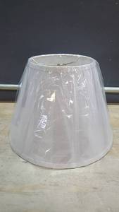lot 68018 image: White Linen Lampshade