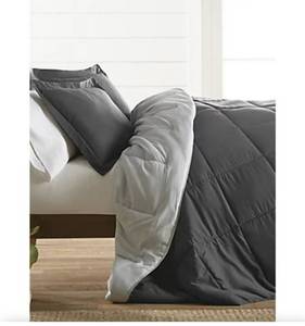lot 68504 image: Reversible BlackGrey Twin Quilt Set