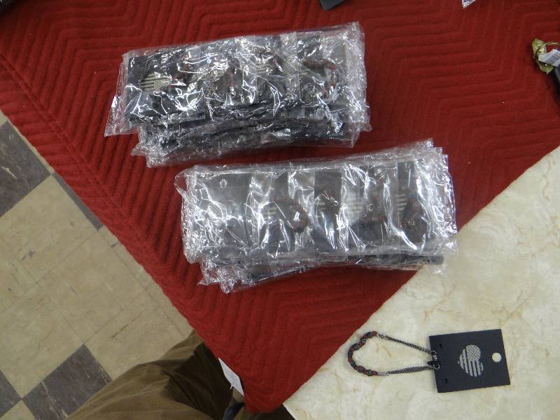 lot 1165 image: Whole sale lot - 60 skull & metal chain bracelets - in packages.