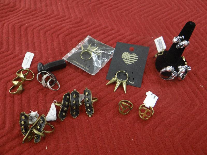 lot 1173 image: Lot of 23 gold & silver, skull, spike, & pyramid rings.