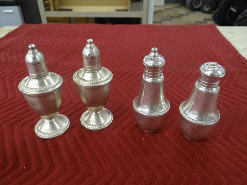 lot 1178 image: 2 Sets of sterling saltpepper shakers.