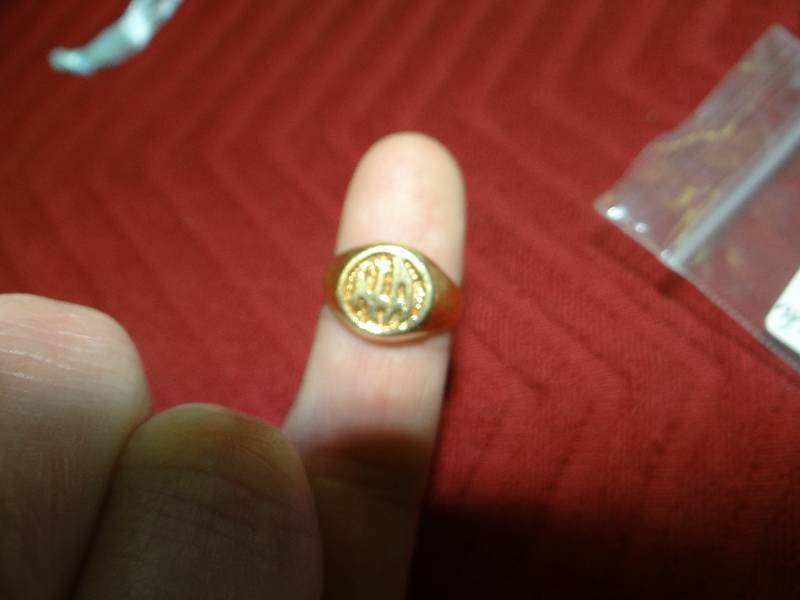 lot 1123 image: 10K gold initial pinky ring.