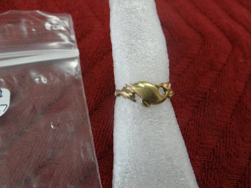lot 1126 image: 10K gold dolphin ring.