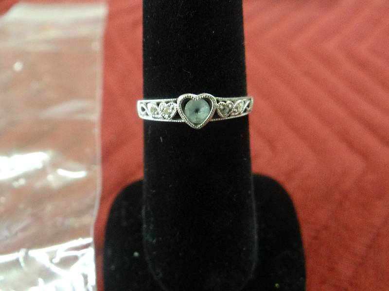 lot 1133 image: 10K white gold glass heart & diamond chip ring.