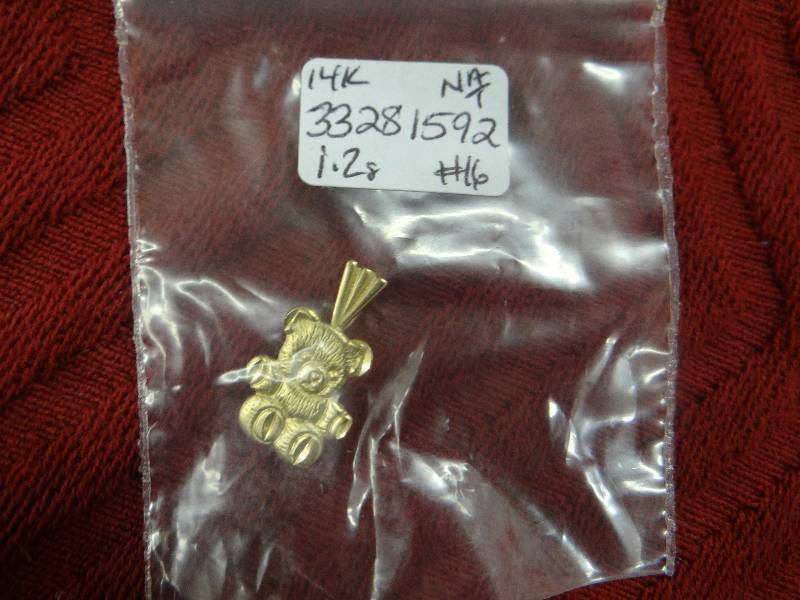 lot 1139 image: 14K gold teddy bear pendent.