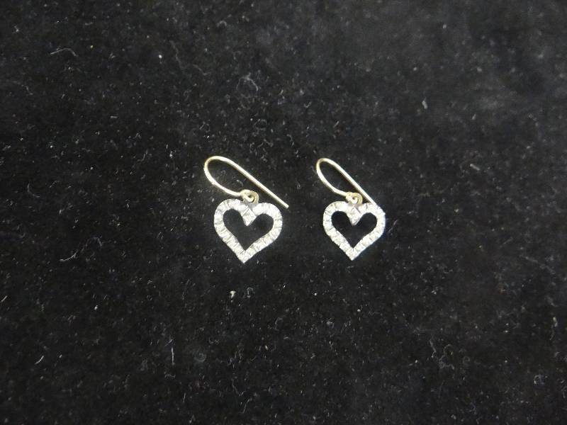 lot 1145 image: 14K gold heart earrings.