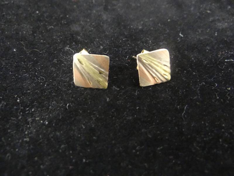 lot 1146 image: 14K gold square post earrings.