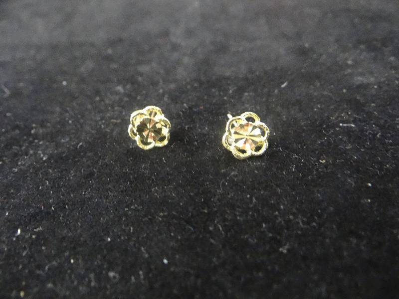 lot 1148 image: 14K gold flower post earrings.