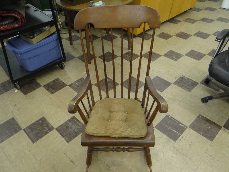 lot 1205 image: Wood spindle back rocker wseat cushion.