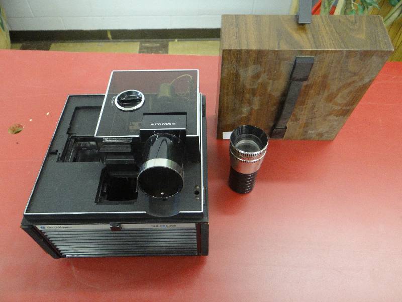lot 1210 image: Bell & Howell slide cube - slide projector.