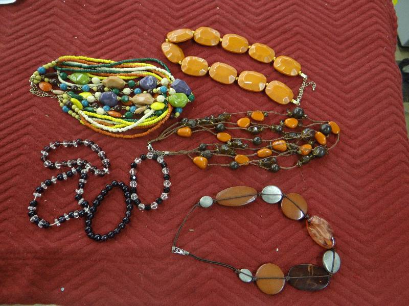 lot 1212 image: Lot of 4 necklace & 4 bracelets.
