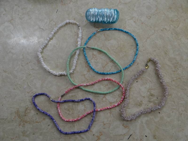 lot 1214 image: Lot of 6 Necklace & 1 bracelet.